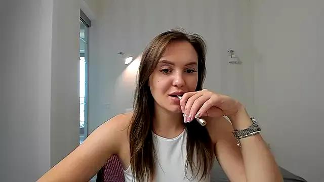 EmmaNorman from StripChat is Freechat