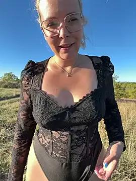 EmyLana from StripChat is Freechat
