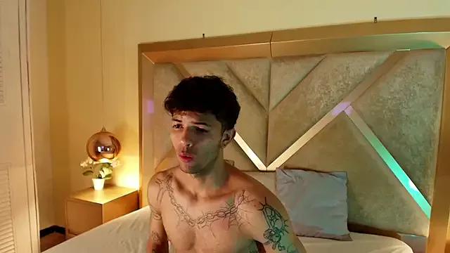 Enzo_Hunter from StripChat is Freechat