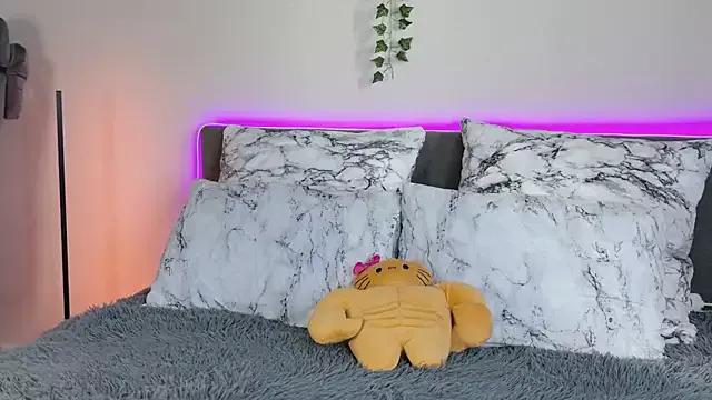 Girls and cam to cam: Watch as these sophisticated entertainers uncover their stunning costumes and curvaceous curves online!