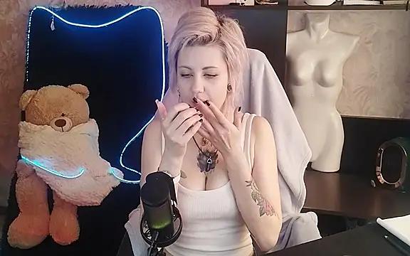 Girls and cam to cam: Watch as these sophisticated entertainers uncover their stunning costumes and curvaceous curves online!