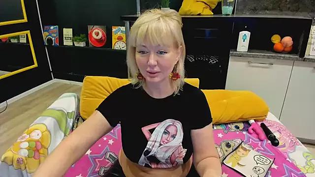 Girls and cam to cam: Watch as these sophisticated entertainers uncover their stunning costumes and curvaceous curves online!