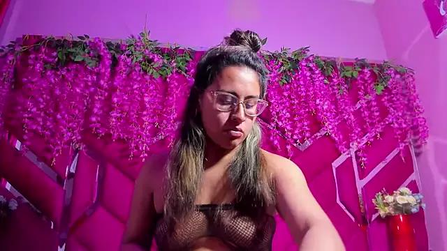 Girls and cam to cam: Watch as these sophisticated entertainers uncover their stunning costumes and curvaceous curves online!