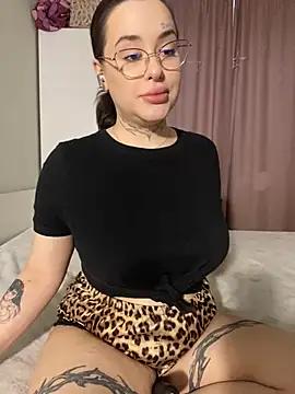 Girls and cam to cam: Watch as these sophisticated entertainers uncover their stunning costumes and curvaceous curves online!
