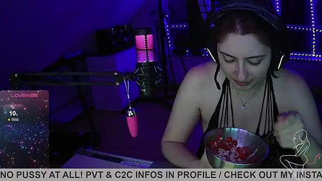 Girls and cam to cam: Watch as these sophisticated entertainers uncover their stunning costumes and curvaceous curves online!