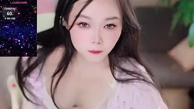 GenevieveRosalie from StripChat is Freechat