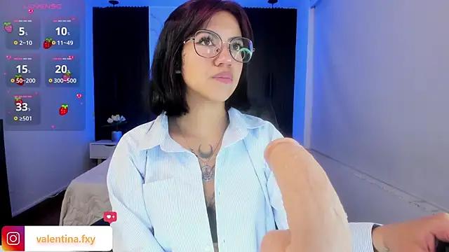 Girls and cam to cam: Watch as these sophisticated entertainers uncover their stunning costumes and curvaceous curves online!