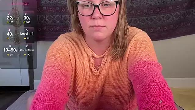 Girls and cam to cam: Watch as these sophisticated entertainers uncover their stunning costumes and curvaceous curves online!