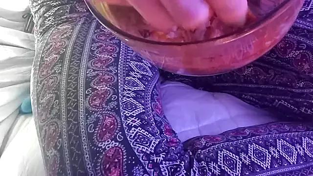 gurlnips from StripChat is Freechat