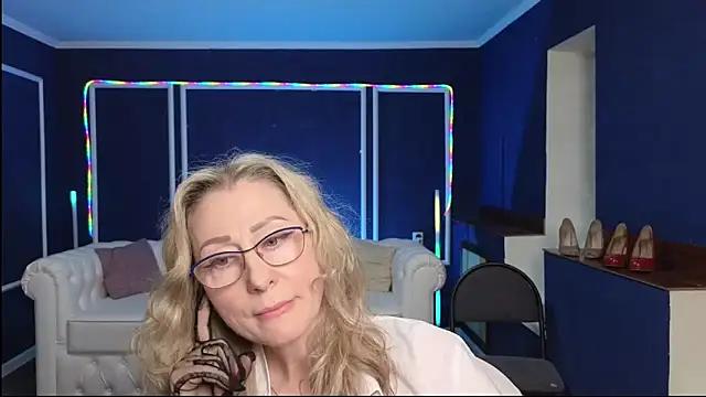 Girls and cam to cam: Watch as these sophisticated entertainers uncover their stunning costumes and curvaceous curves online!
