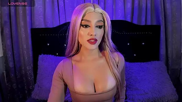 hallsredd from StripChat is Freechat