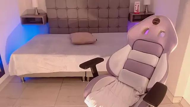 Girls and cam to cam: Watch as these sophisticated entertainers uncover their stunning costumes and curvaceous curves online!