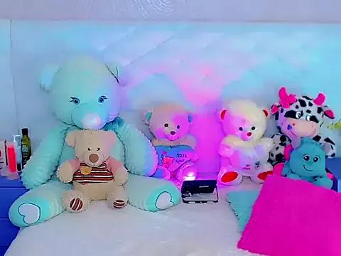 Girls and cam to cam: Watch as these sophisticated entertainers uncover their stunning costumes and curvaceous curves online!