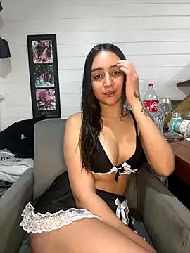 hannahchavess from StripChat is Freechat