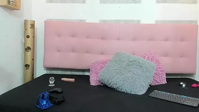 Girls and cam to cam: Watch as these sophisticated entertainers uncover their stunning costumes and curvaceous curves online!