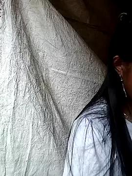 hera-00 from StripChat is Freechat