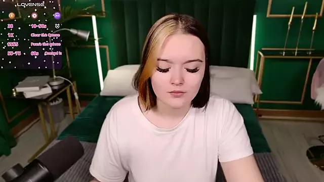 Girls and cam to cam: Watch as these sophisticated entertainers uncover their stunning costumes and curvaceous curves online!