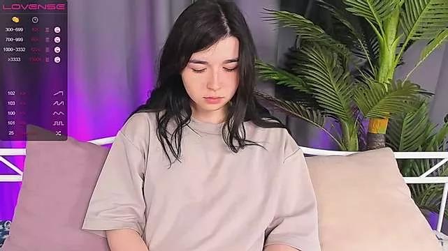 HollyTailor from StripChat