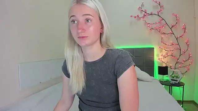 HollyTailors from StripChat is Freechat