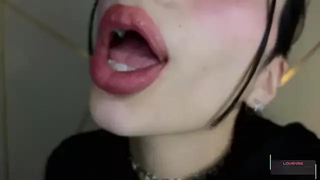 Hollyxx from StripChat is Freechat