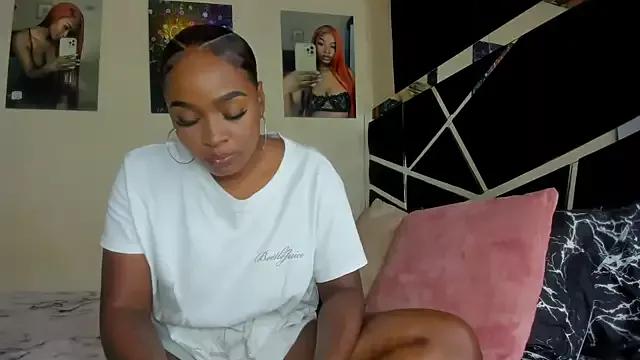 HolyCamm from StripChat is Freechat