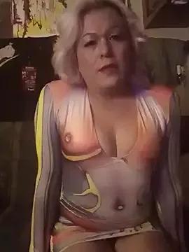 HoneyBdaQueen from StripChat is Freechat