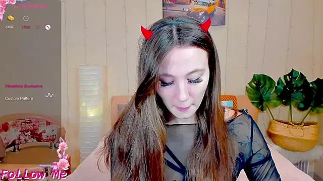 honeybuns_lizzy from StripChat is Freechat