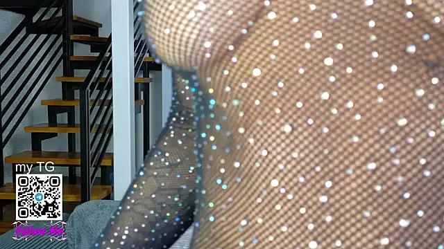 Girls and cam to cam: Watch as these sophisticated entertainers uncover their stunning costumes and curvaceous curves online!