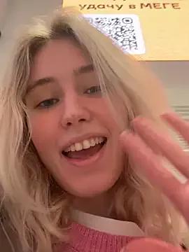 Photos of HoneyRay from StripChat is Freechat