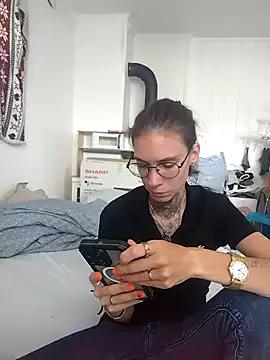 HoneySquirrel from StripChat is Freechat