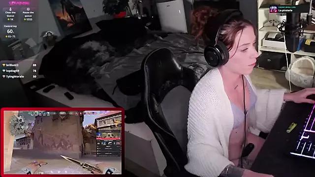 Girls and cam to cam: Watch as these sophisticated entertainers uncover their stunning costumes and curvaceous curves online!