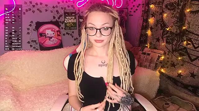 hotbeathoney from StripChat is Freechat