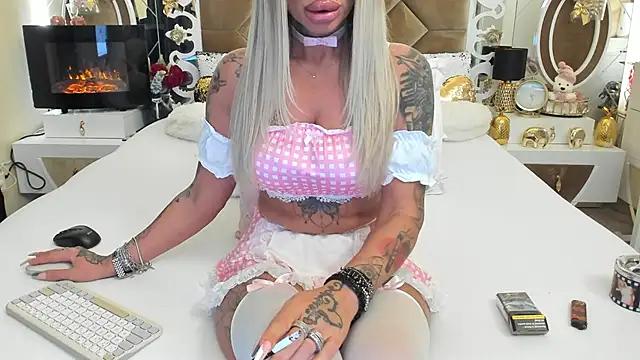 Girls and cam to cam: Watch as these sophisticated entertainers uncover their stunning costumes and curvaceous curves online!
