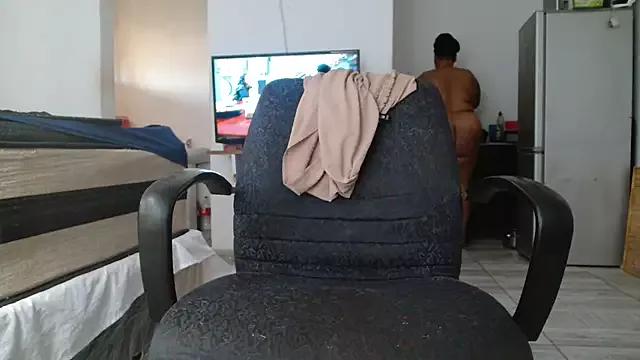 Hugetittiesxx2 from StripChat is Freechat