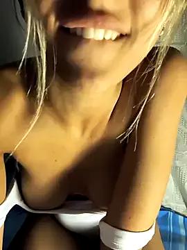 iamKylaBaby from StripChat is Freechat