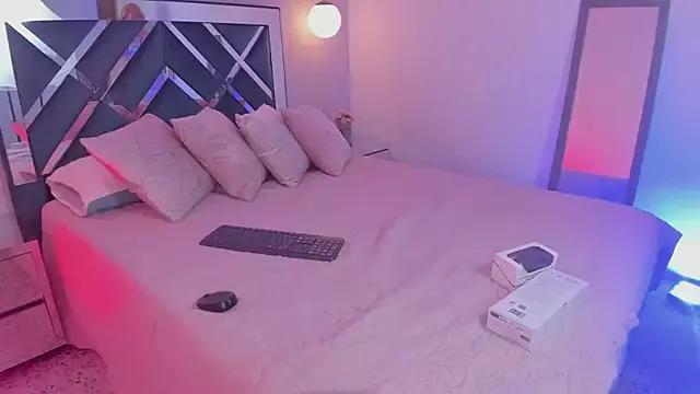 Girls and cam to cam: Watch as these sophisticated entertainers uncover their stunning costumes and curvaceous curves online!