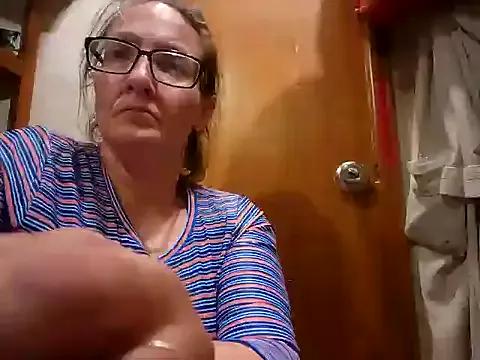 ILUV2TUCHMYKITTY from StripChat is Freechat
