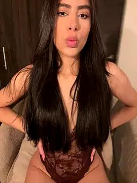 imsaraah from StripChat is Freechat