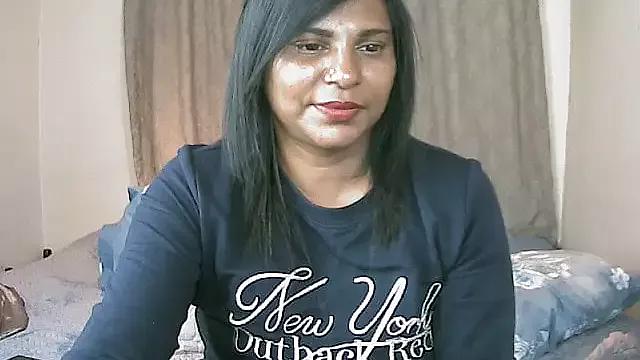 indianDreams_ from StripChat is Freechat