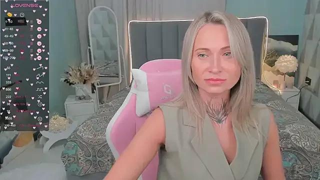 Girls and cam to cam: Watch as these sophisticated entertainers uncover their stunning costumes and curvaceous curves online!