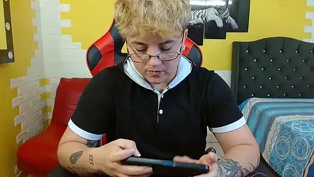 Girls and cam to cam: Watch as these sophisticated entertainers uncover their stunning costumes and curvaceous curves online!