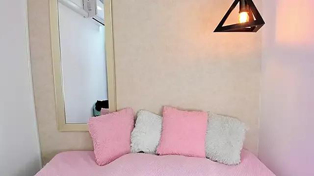 Isabella-Rosee from StripChat is Freechat