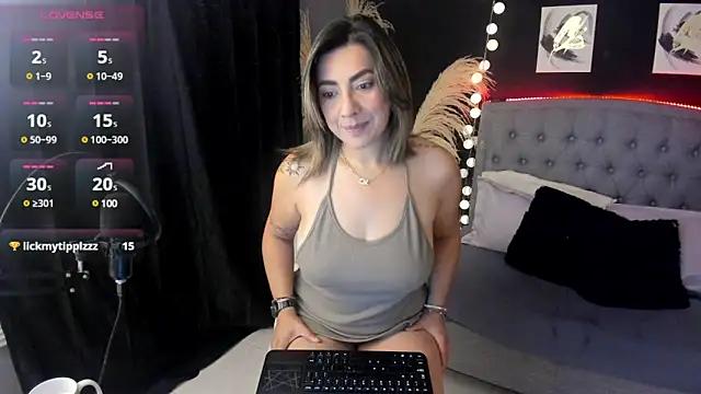 Girls and cam to cam: Watch as these sophisticated entertainers uncover their stunning costumes and curvaceous curves online!