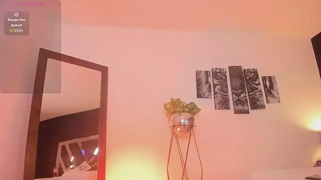 IsabellaDeLuca from StripChat is Freechat
