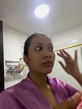 IsabellaJoness_ from StripChat is Freechat