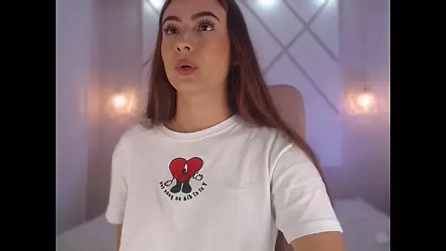 isabellashine from StripChat is Freechat