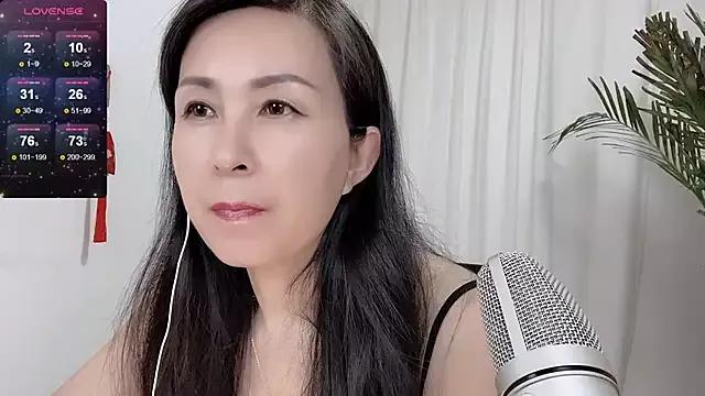 JackieBell from StripChat is Freechat