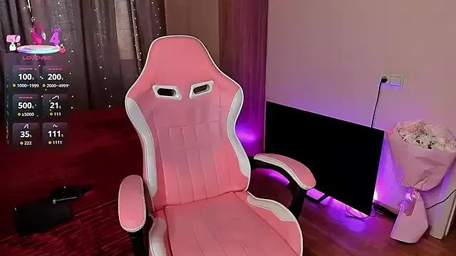 Girls and cam to cam: Watch as these sophisticated entertainers uncover their stunning costumes and curvaceous curves online!