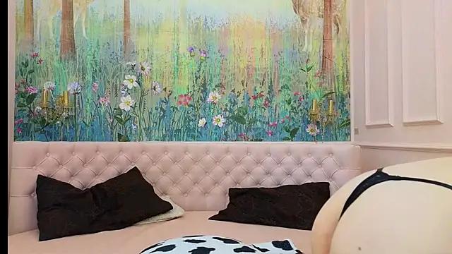 Girls and cam to cam: Watch as these sophisticated entertainers uncover their stunning costumes and curvaceous curves online!