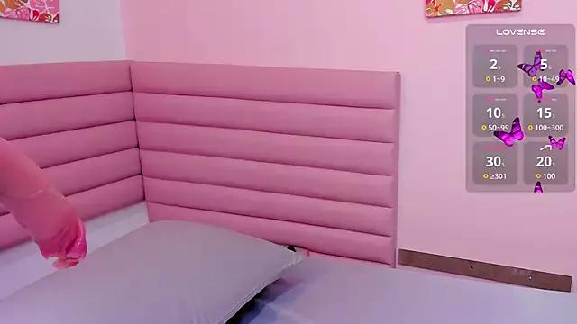 jessica_glow from StripChat is Freechat